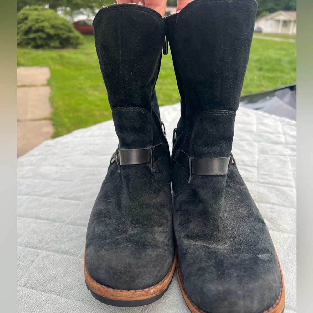 UGG Endell Black Suede Lug Sole Boot Size 7 - Picture 8 of 9